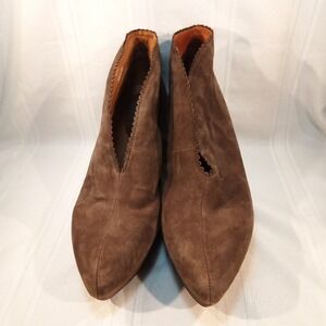 Earthies Halley Dark Taupe Suede Scalloped V-Neck Ankle Boot Shooties Womens 9.5